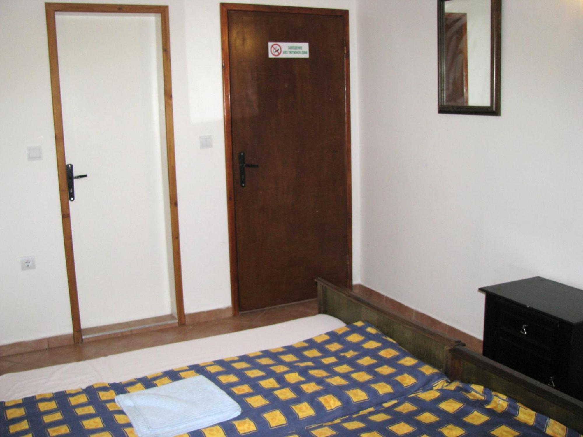 Guest House Familia Samovodene المظهر الخارجي الصورة